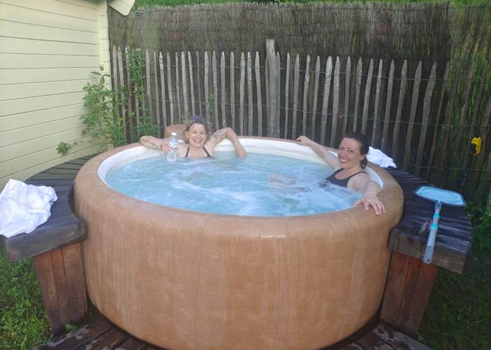 Jacuzzi à l'eau de ressourçante de La Salvetat-page