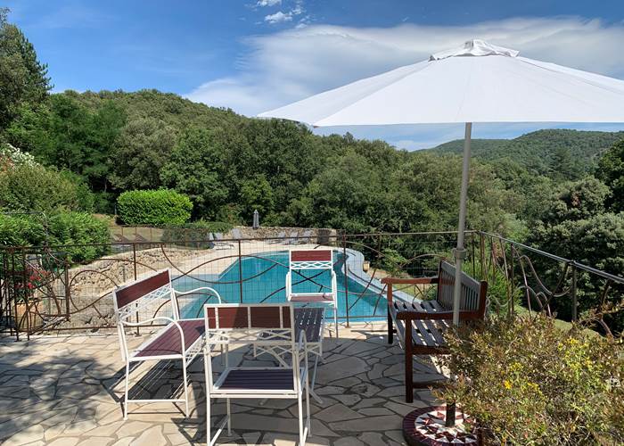 Terrasse de la piscine