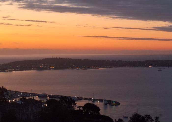 Toit terrasse  villa Super Cannes au coucher de soleil