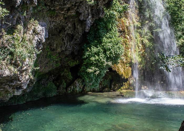 Cascade de Salles la source