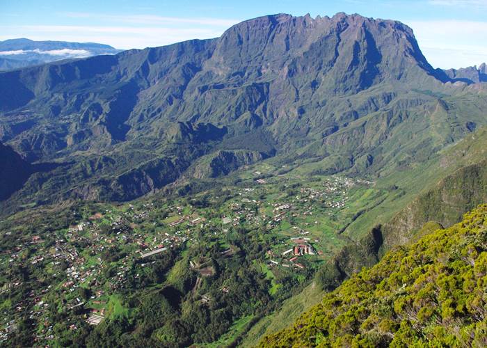 Salazie depuis la Roche Ecrite (en arrière plan le Piton des Neiges