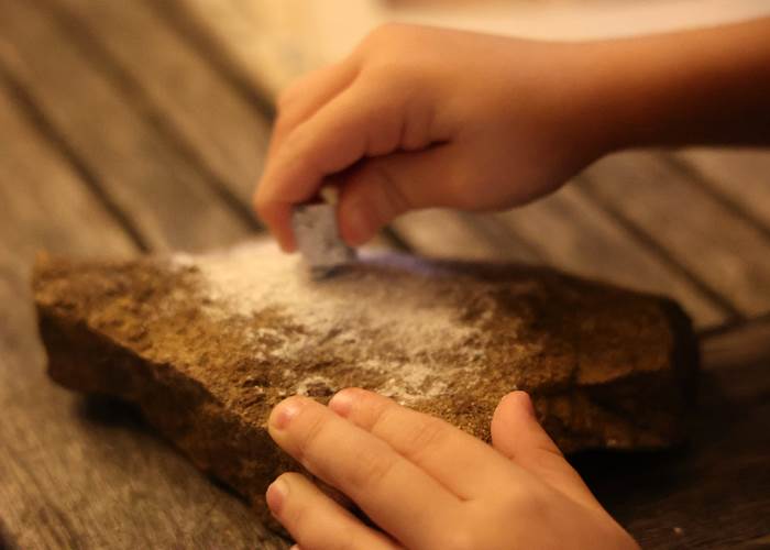 La vie quotidienne de la famille Cro-Magnon avec le musée Piage au Château de Saint-Chamarand