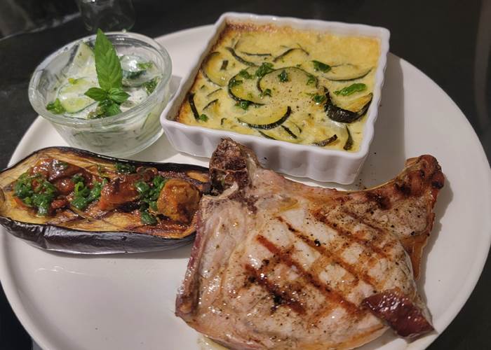 Côte de Porc, Gratin et Légumes du Soleil / Table d'Hôtes Domaine Cardu