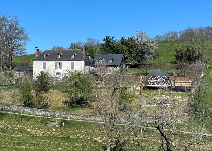 Notre gîte "Chez Marie" et le dôme de L'étoile du Béarn