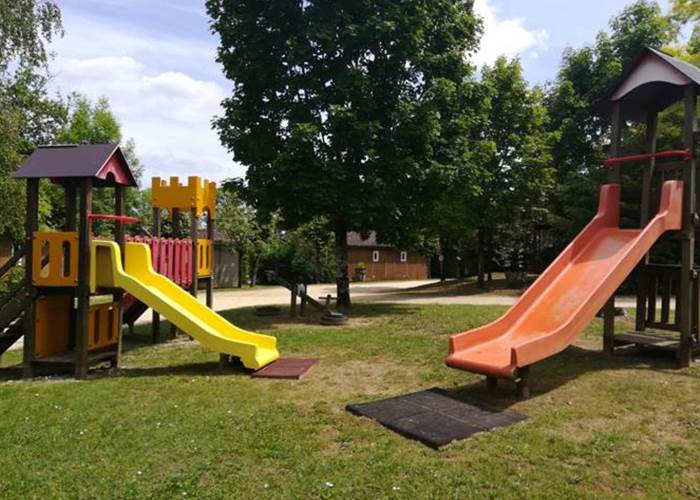L'aire de jeux de plein air pour les plus jeunes