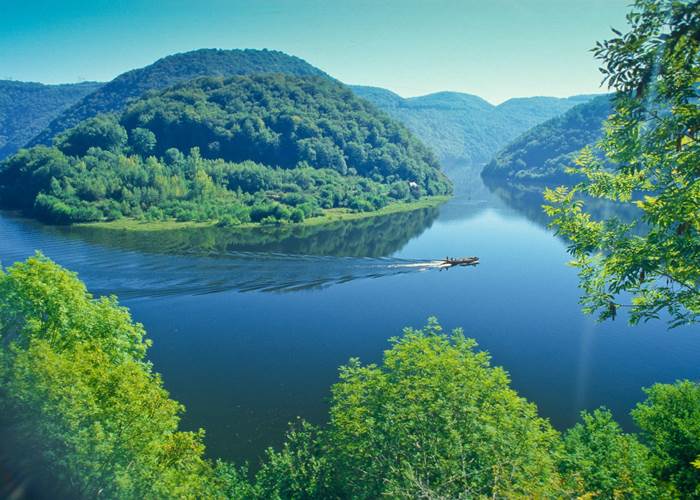 HAUTE VALLEE DE LA DORDOGNE, A L'AVAL DE BORT-LES-ORGUES