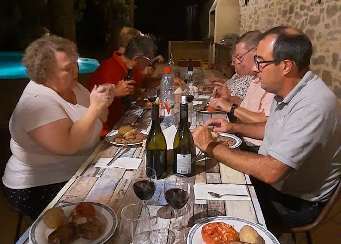 Des tables d'hôtes conviviales avec des produits locaux