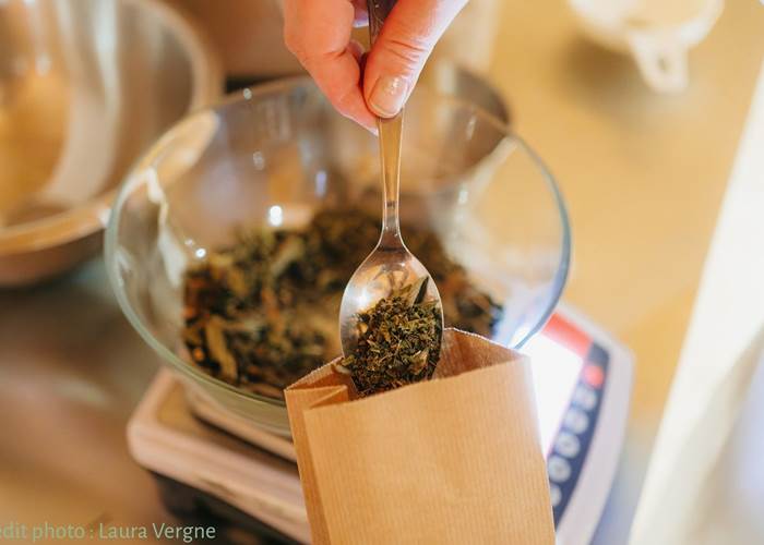 Des thés et tisanes composés par mes soins à base d'ingrédients sélectionnés avec choix