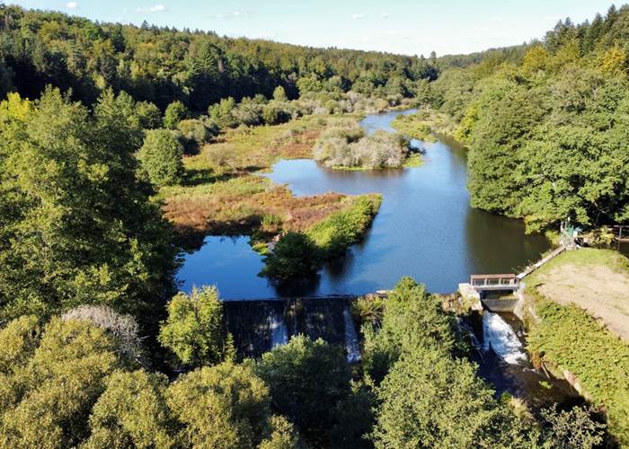 Le barrage et le plan d'eau