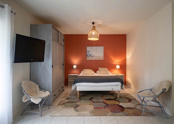 Chambre à coucher et coin salon
