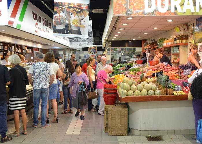 Les Halles de Nîmes à 2 minutes de Chez Pepito et Zaza
