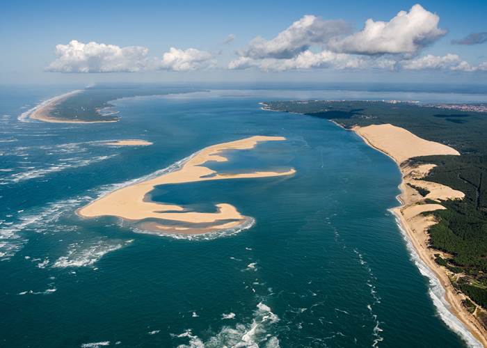 Dune du Pilat (source: https://bassin-arcachon.com/nos-incontournables/la-dune-du-pilat/)