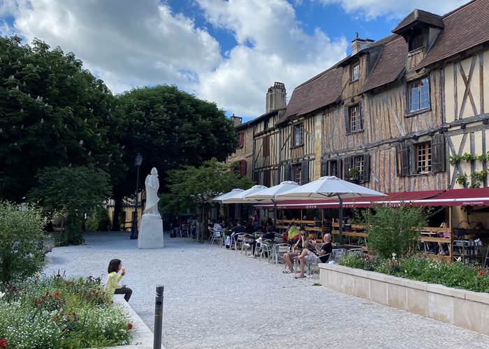 Place-Cyrano-Bergerac-visite