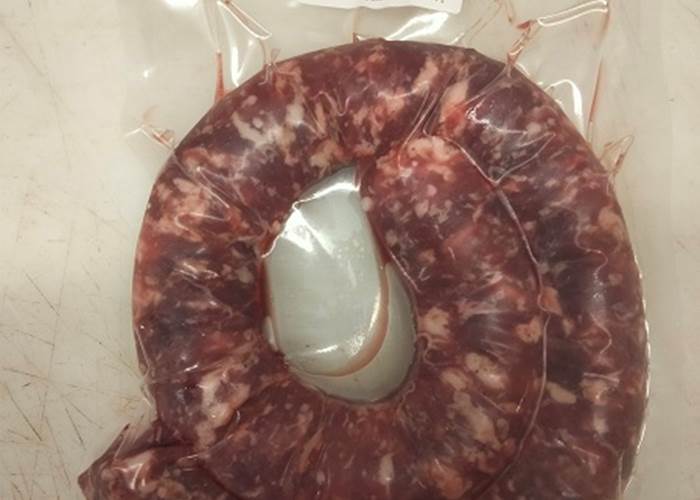 Saucisse fraîche Porc Noir Gascon. Ingr : sel, poivre, viande