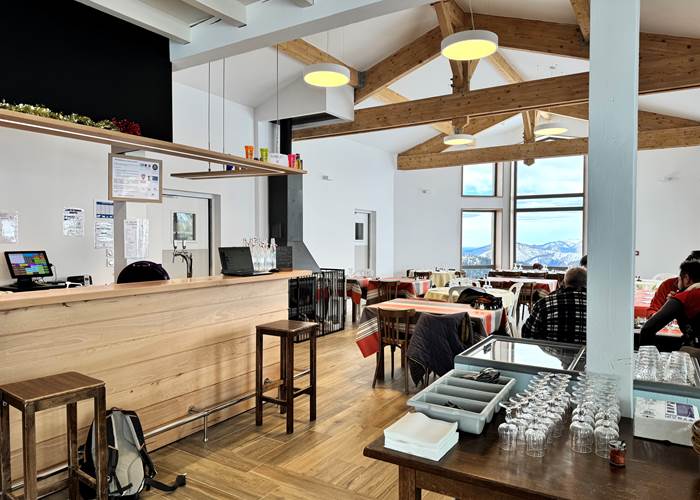 Salle du restaurant Le Grand Tétras au Refuge d'Issarbe