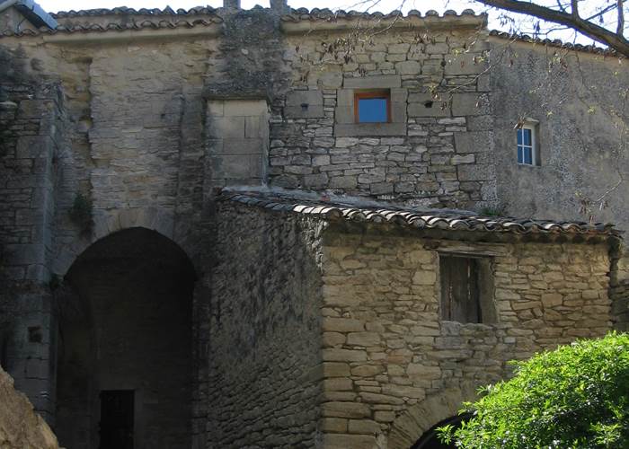 Ruelle et vieilles pierres à Gordes Luberon Provence