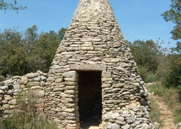 garrigue-randonnée-capitelle