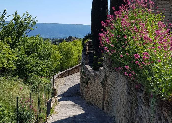 Rue_en_calade_Gordes