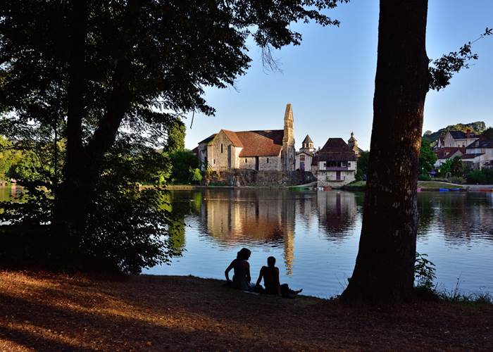 BEAULIEU, LES BORDS DE LA DORDOGNE