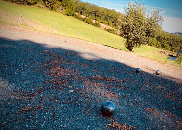 On ne peut pas venir dans le Sud sans s'essayer à la pétanque...