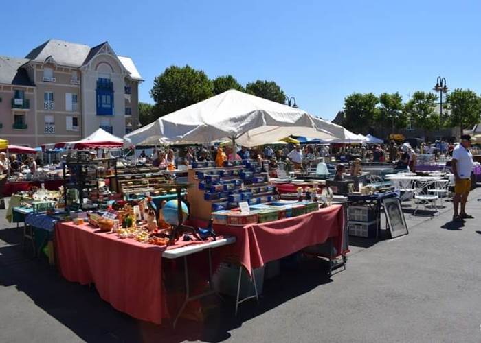 Dinard Clos de la Fontaine, foire à la brocante