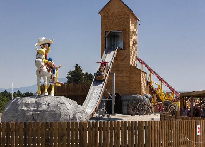 LUCKY-RIVER-PARC-SPIROU-HOTEL-PROCHE