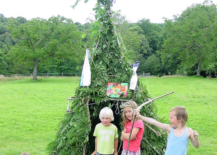 une cabane sur le terrain, een hut op open veld