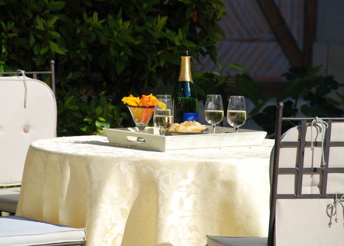 Apéritif dans le court