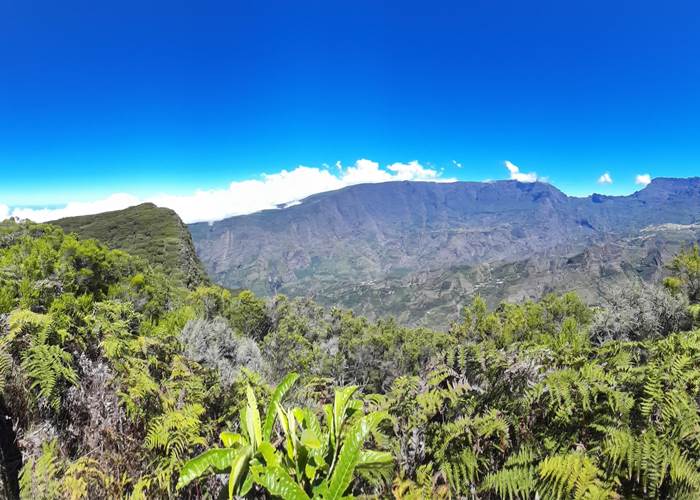 Piton des Neiges et Cilaos depuis le Dimitile
