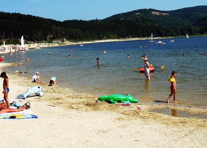 Plage au lac de Saint Ferreol