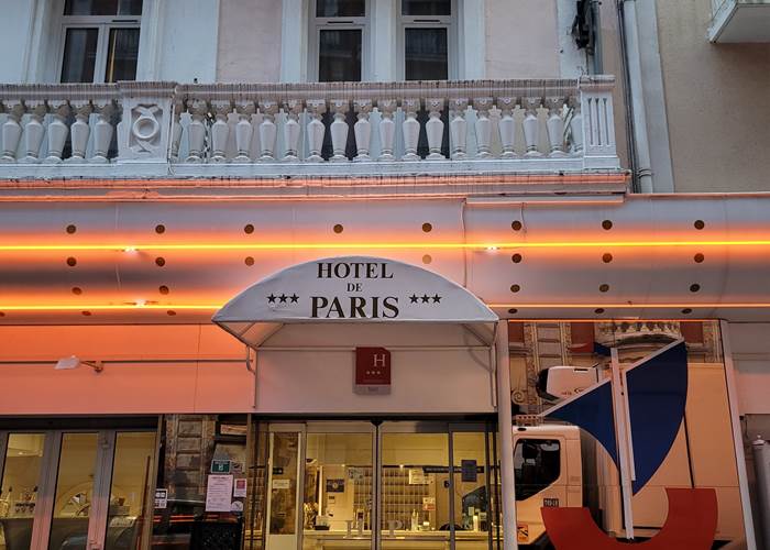 Entrée de l'Hôtel de Paris