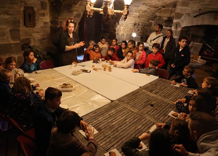 La vie quotidienne de la famille Cro-Magnon avec le musée Piage au Château de Saint-Chamarand