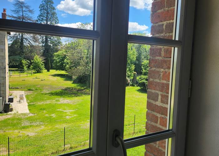 VUE SUR LE JARDIN DEPUIS TOUTES LES CHAMBRES