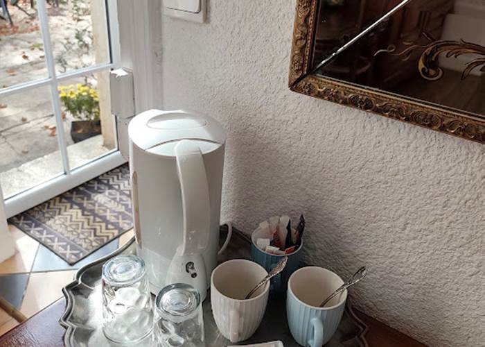 Coin bouilloire, thé, café dans chambre