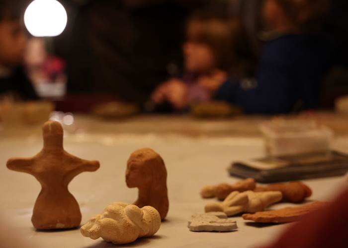 La vie quotidienne de la famille Cro-Magnon avec le musée Piage au Château de Saint-Chamarand