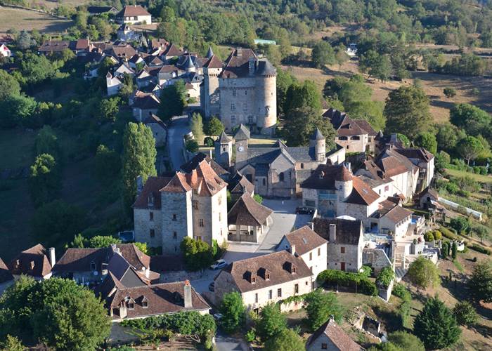 LE CHÂTEAU DE CUREMONTE