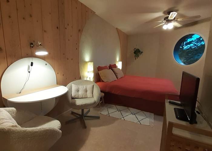 3 CHAMBRE 2 ETAGE TV