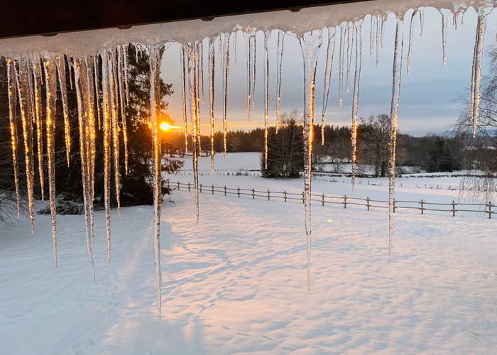 chambredhotes-stalactites-vuedegagee-hiver-correze-cantal-puydedome