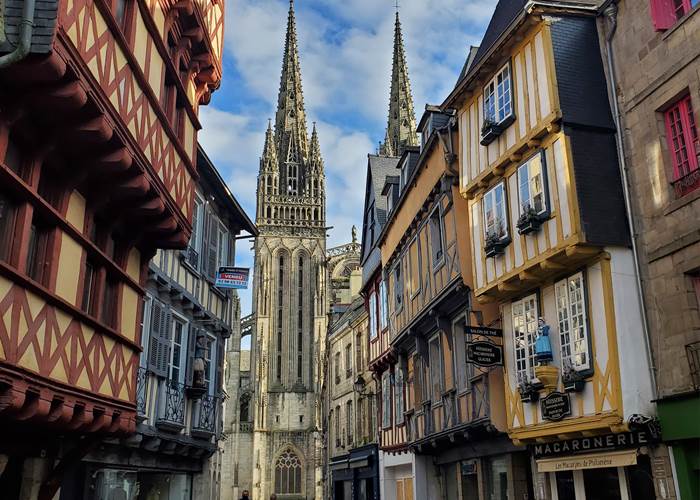 Vue sur la cathédrale Saint-Corentin de Quimper