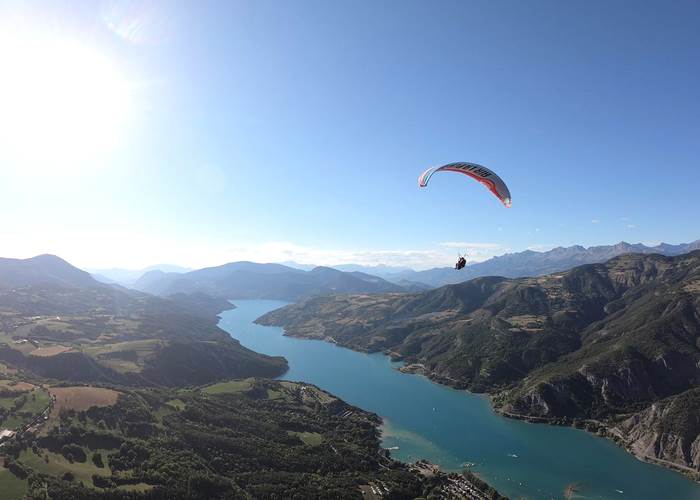 Vol en parapente, les Ailes du Lac à Saint Vincent les Forts