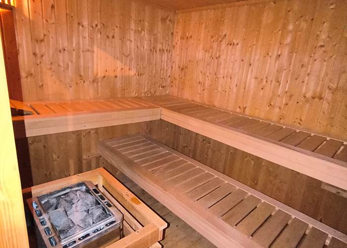 La chaleur du sauna, le calme de la maison… quelques instants pour déconnecter et simplement prendre soin de soi.