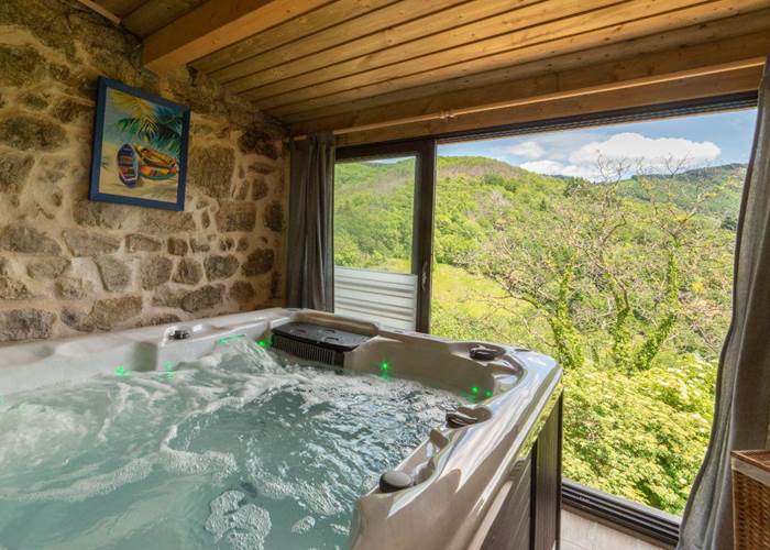 Spa La Calade Chirols Ardèche vue sur la vallée