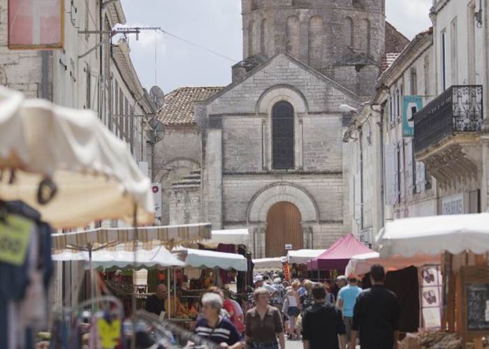 Le marché hebdomadaire de Rouillac