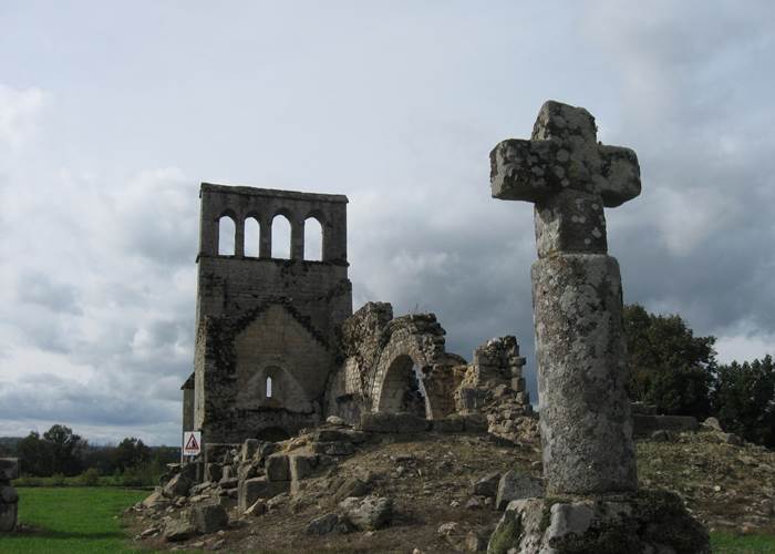 Xaintrie ruines du Vieux-Bourg