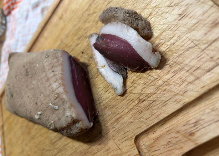 En apéro : un magret séché "maison"