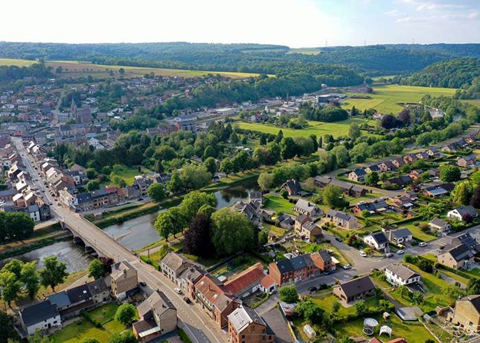 HAMOIR traversée par l'Ourthe dans laquelle se jette le Néblon - Sans oublier toute cette belle végétation