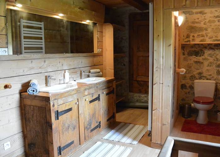 Gîte Tré le grenier - charmant gîte - Gîte le Grand - pour 6 personnes - salle de bain