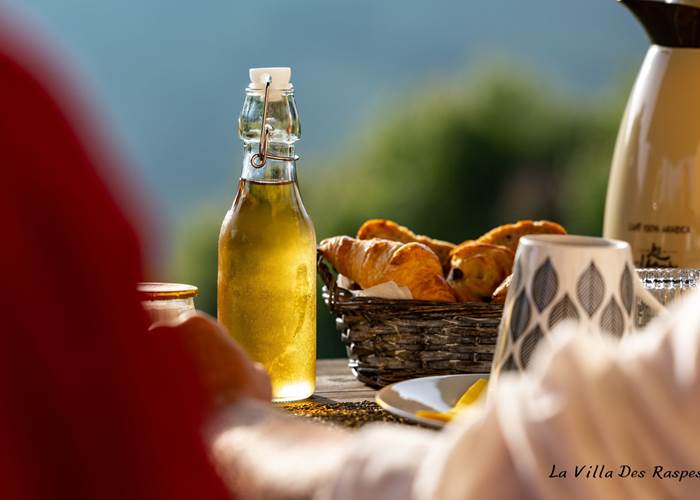 Petit déjeuner privatif en terrasse