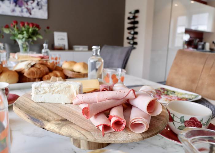 Petit-déjeuner gourmand 4 pers.Le-Relais-de-Lou