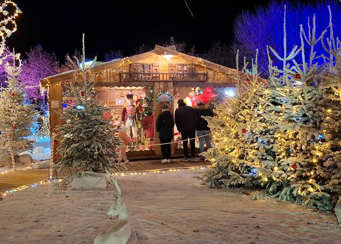 Chalet des lutins de Noël à Béziers, décor féerique et illuminations hivernales-news